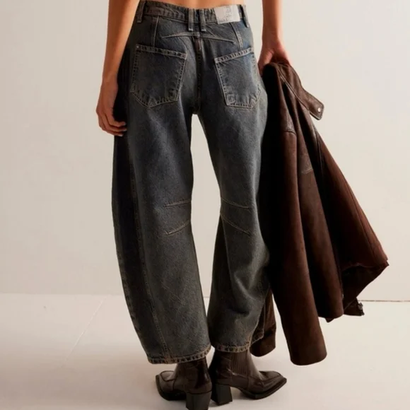 Free People Good Luck Barrel Jeans Mid Rise Distressed Relaxed Ian Indigo 28 NWT - Picture 15 of 16